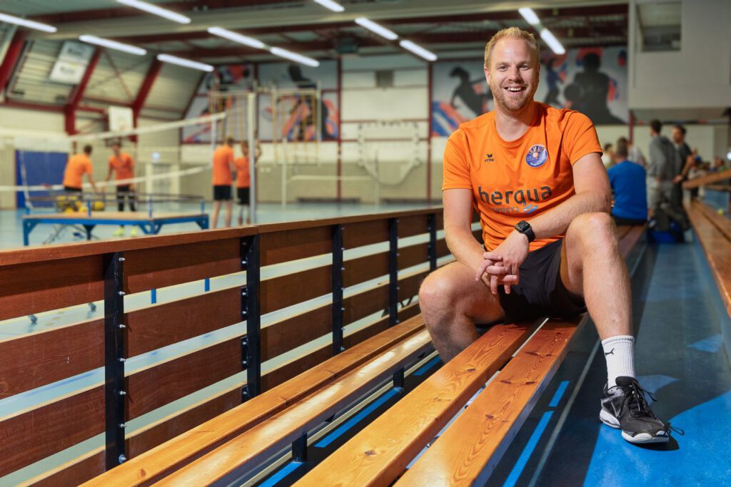 sander klok op de tribune in Trasselt